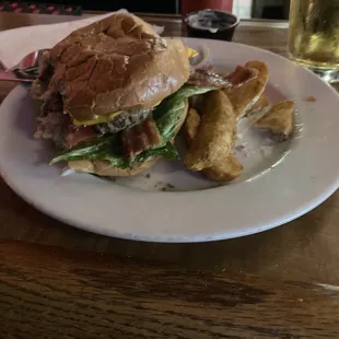 I should&apos;ve taken a picture prior to eating. It&apos;s pretty bomb. The Capri burger