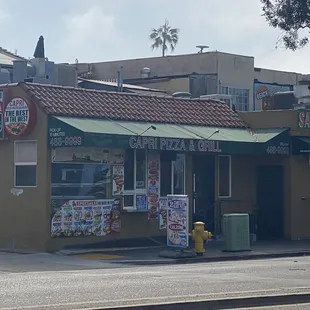 Photo of restaurant - currently walk-up only. However, staff does not wear masks inside.