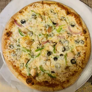 Thin Crust Medium 12' Cheese Pizza with Chicken, Green Peppers, Red Onions &amp; Black Olives