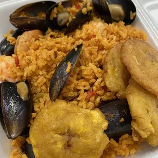 Seafood paella