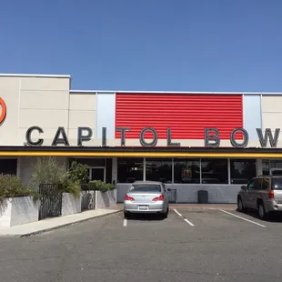 the front of cap&apos;s bar and grill