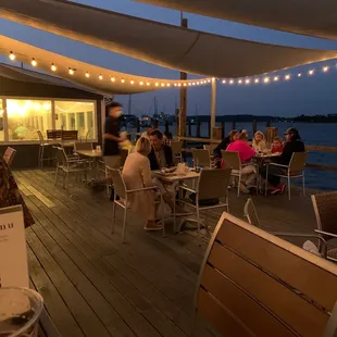 Dockside dining