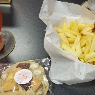 Red Gose Down Easy with food courtesy of DD214 Smokehouse and Batter and Crumbs
