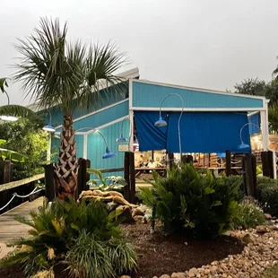 a giraffe statue in front of a blue building