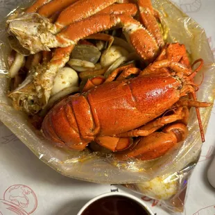 2 Clusters Snow Crab, Lobster, Crawfish, Green Mussels, and calamari