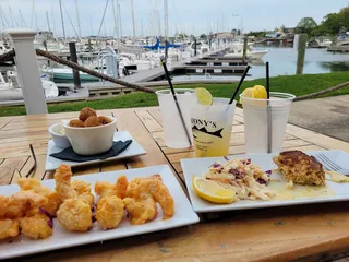 Stony’s Dockside Bar and Grill