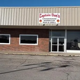 Front view of restaurant on Lockling St