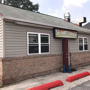 Excellent crabs and corn! Workers are honest and friendly. Definitely worth going to.