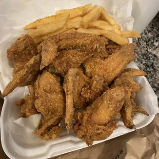 poultry, fried chicken wings, food, chicken wings and fried chicken, bbq chicken, bbq wings, fried chicken, chicken wings, chicken