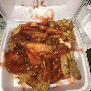 6 piece wing with bread and fries topped with mild sauce.