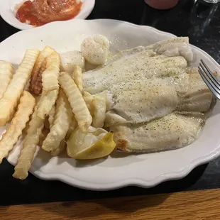 Broiled flounder and scallops