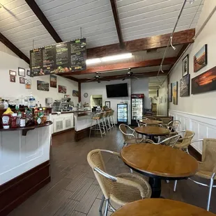 Inside Cap'n Mauri's