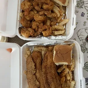 Shrimp/fries (top), tilapia/fries (bottom). Seasoning and level of crisp were perfect!