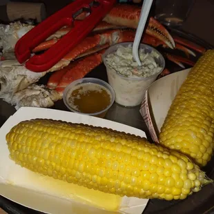 2 lbs of snow crab legs