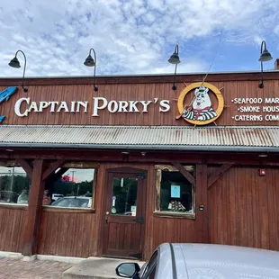 Captain&apos;s entrance