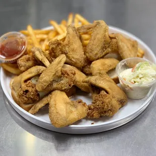 10pc whole chicken wings with fries