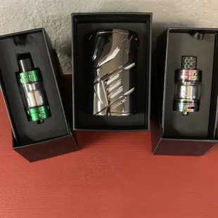 Smok priv 3 mod it can go up to 300 watts and uses 3 battery's. Pictured with it is a prince tv12 tank and a tfv8 tank.