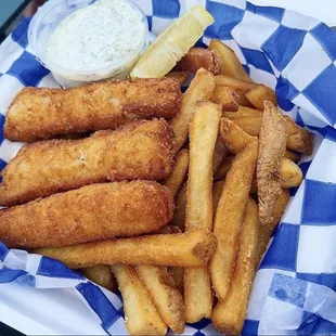 3 Piece Fish &amp; Chips Basket