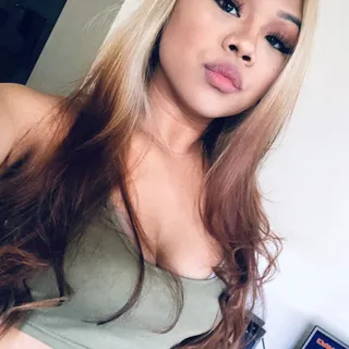 Roxelle R.