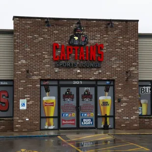 Captain&apos;s Sports Bar