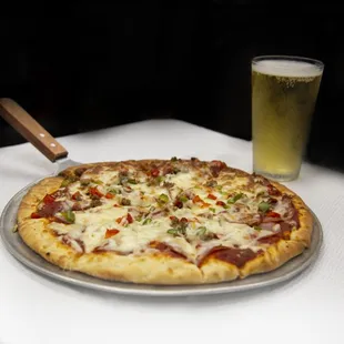 Captain's Sports Lounge pizza