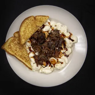 burn end mac and cheese plate