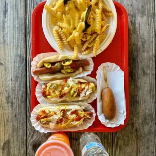 a hot dog, macaroni and cheese fries, and a drink