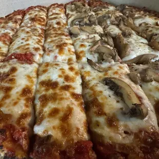 Cheese and mushroom pizza