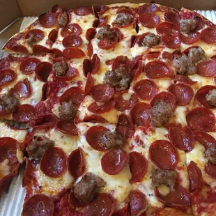 Medium pep &amp; sausage; it comes in a box to the table