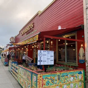 the outside of the restaurant