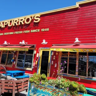 the outside of the restaurant