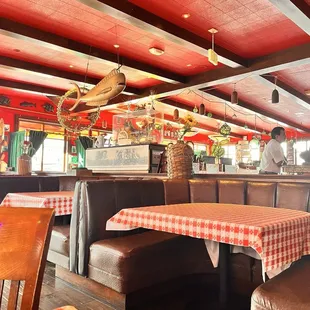 sushi and sashimi, interior