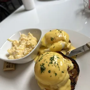 Crabcake eggs Benedict