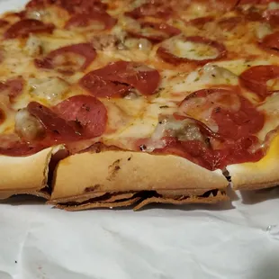 a close up of a pizza