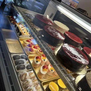 Cakes &amp; Pastries