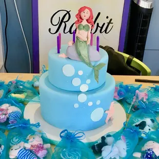 I wish I had a better photo of it, but you can still see how cute it was. This was served to 25 people and was more than enough.