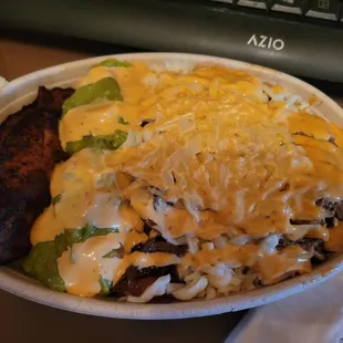 Build your own bowl with white rice, shredded mozzarella,  grilled onios, sweet plantains,  guacamole and pulled pork.