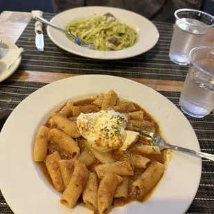 Rigatoni (veg) with bolognese and burrata - Fettuccine pesto with meatballs