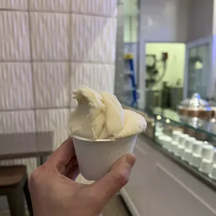 12/10/2022 vanilla and guava