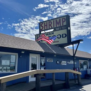 shrimp restaurant with american flag