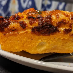 Crunchy cheese on the sides