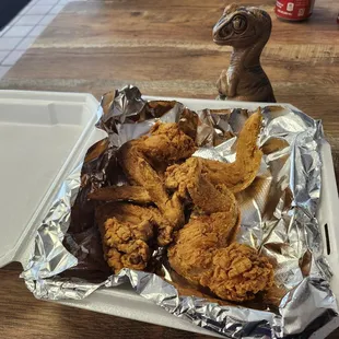 Bob the Raptor says "Wings are awesome here!!!"