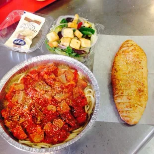 Spaghetti, garlic bread, with mini salad on the side!