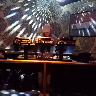 DJ