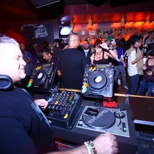 Global Sessions presents FOXY THURSDAYS featuring Jay-J @ CARDIFF Lounge 6.30.11