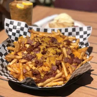 This is the advertised picture of the Gold Digger fries online. You get maybe 1/3 of this.