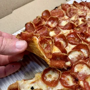 Columbus style crust is thin, crispy, square cut, edge to edge toppings.  #UpCloseSavor