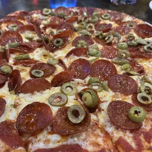 14 inch pizza with pepperoni and green olives