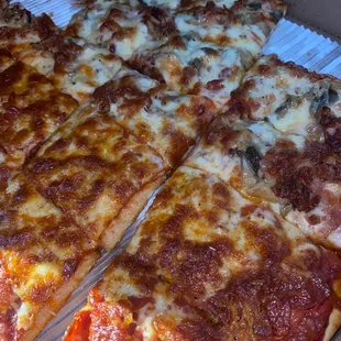 Extra cheese half pepperoni and other half mushroom and bacon- amazing !
