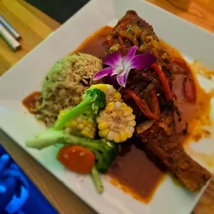 Stem fish with corn,broccoli, and rice peas
